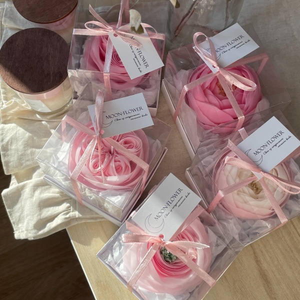 Свеча ручной работы "Белый пион"